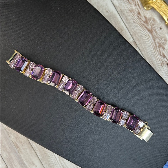 1950s Coro Pegasus bracelet featuring purple and lavender baguette rhinestones - Picture 10 of 10